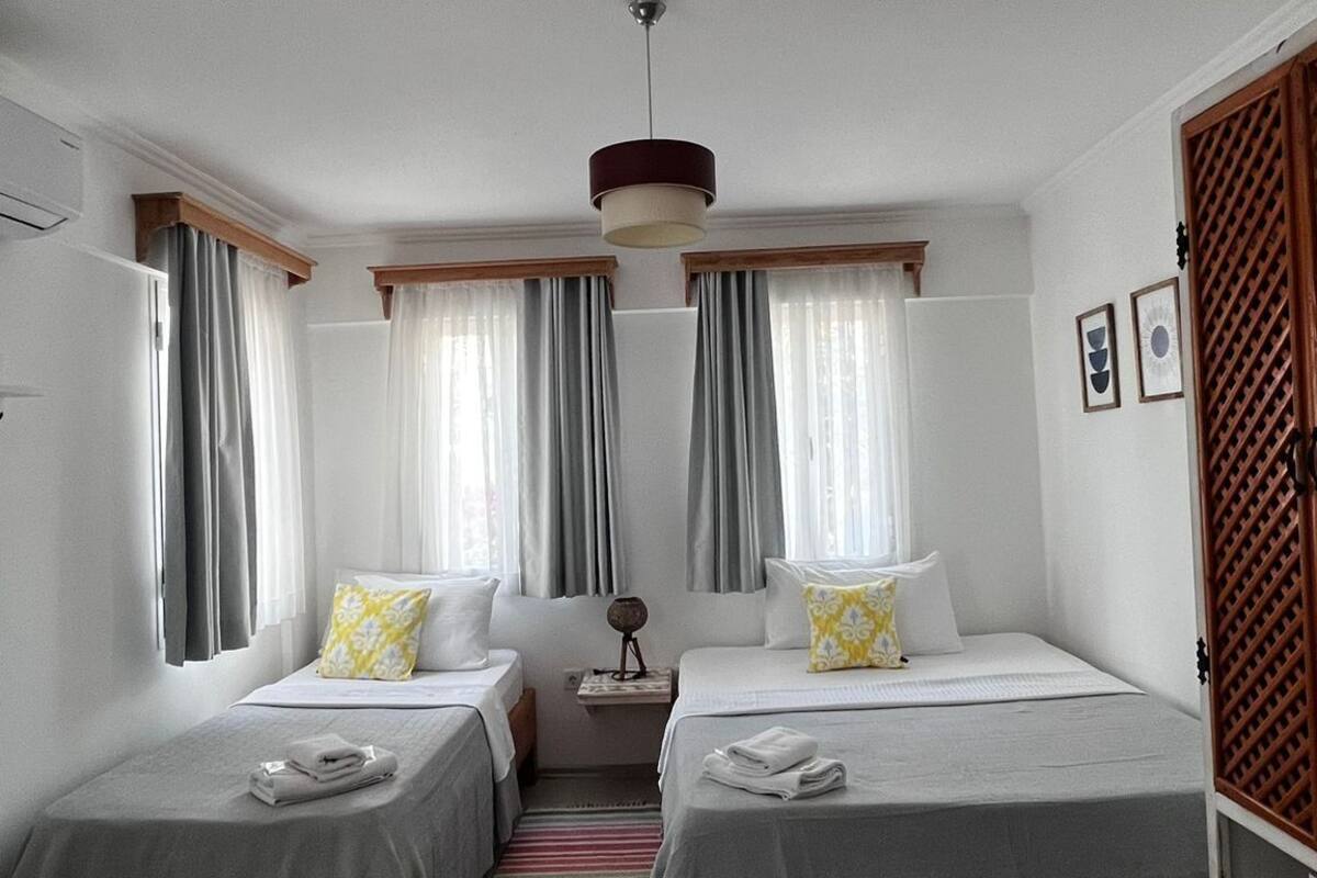 deluxe triple room, multiple beds | premium bedding, minibar, individually decorated, individually furnished