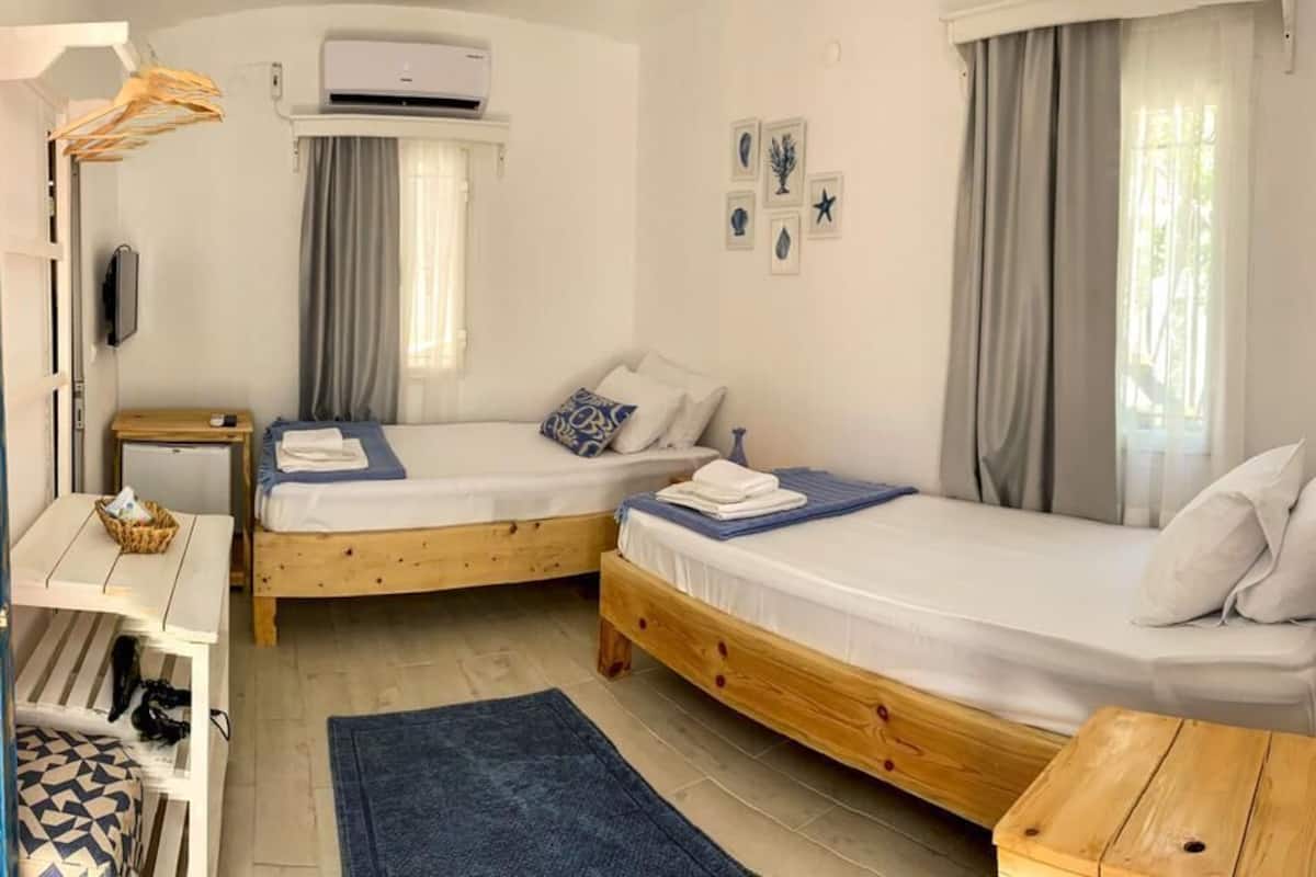 standard twin room, 2 single beds | premium bedding, minibar, individually decorated, individually furnished