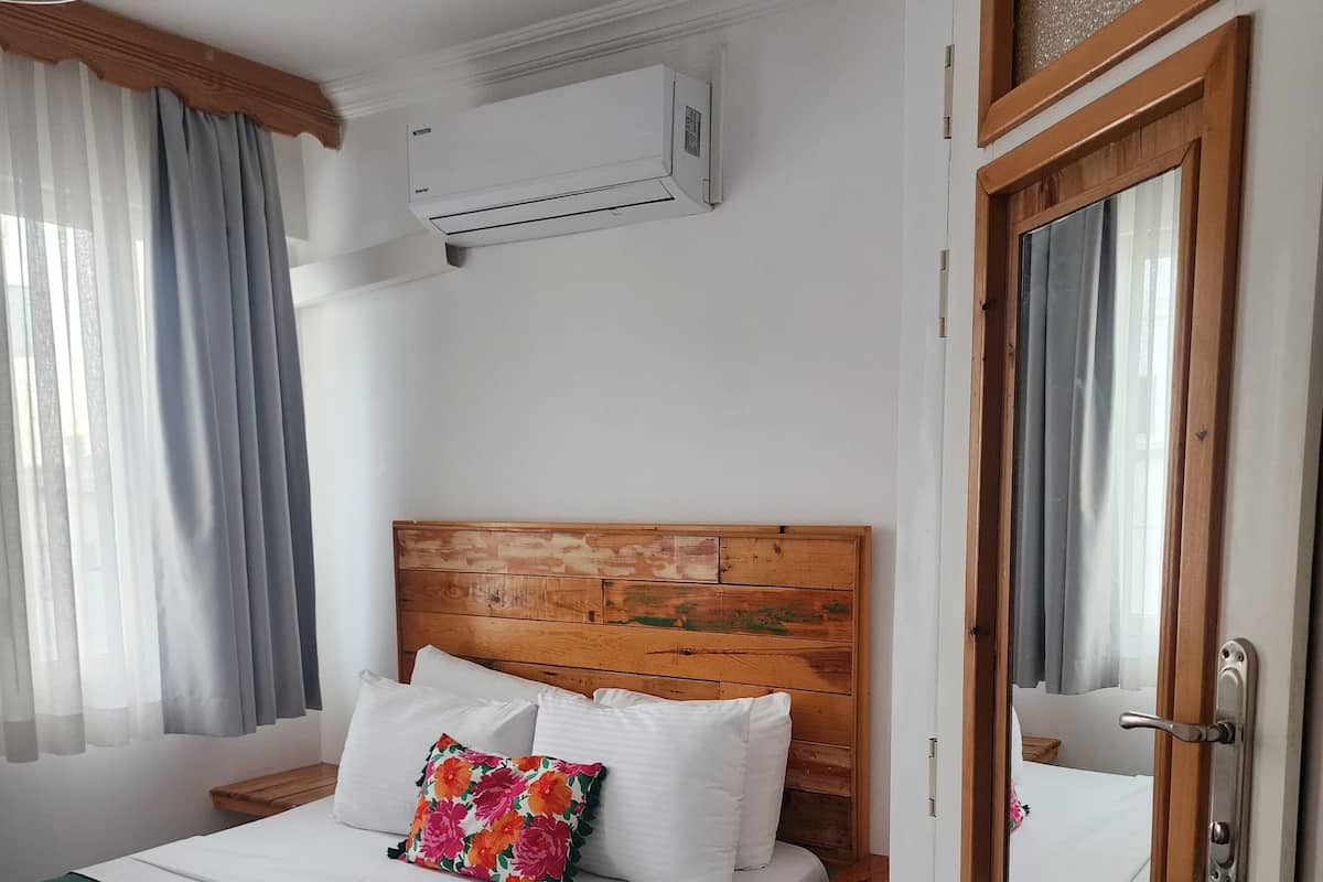 Deluxe Double Room | 1 bedroom, premium bedding, minibar, individually decorated