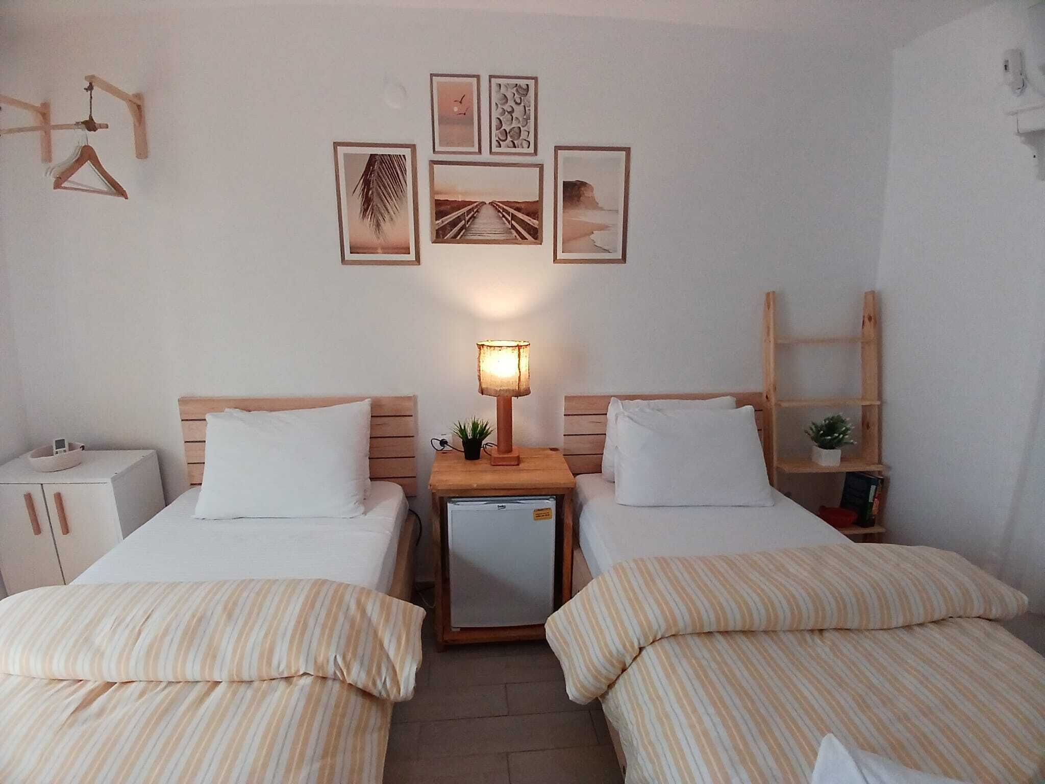 Kahden hengen standard-huone (kaksi sänkyä), 2 yhden hengen sänkyä | Terassi/patio