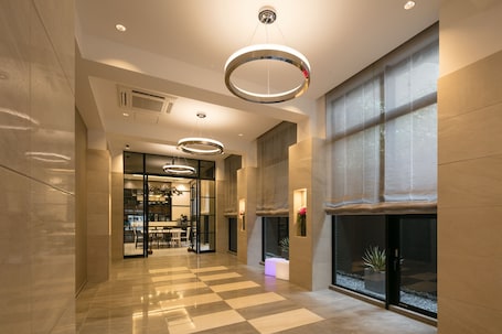 Interior entrance. Hotel M’s Plus Shijo - Omiya