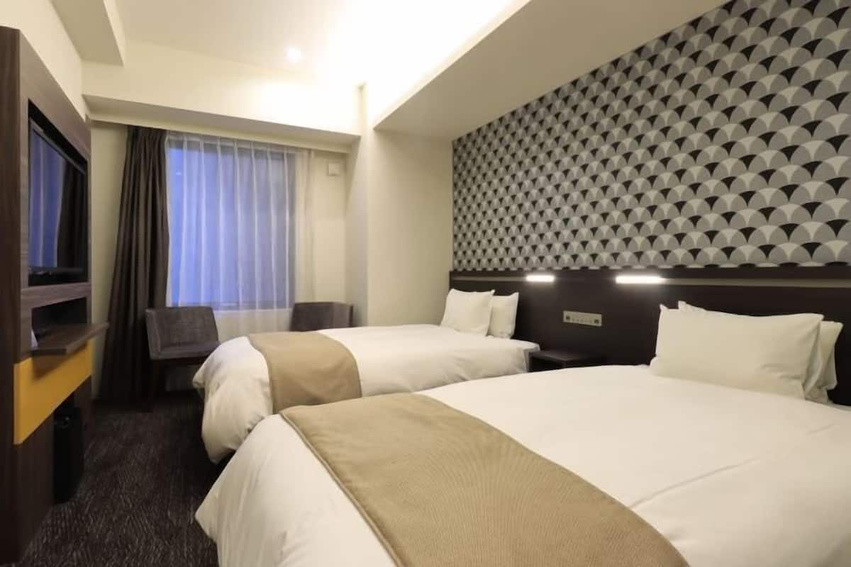 Tallelokero huoneessa, silitysrauta/-lauta, ilmainen Wi-Fi