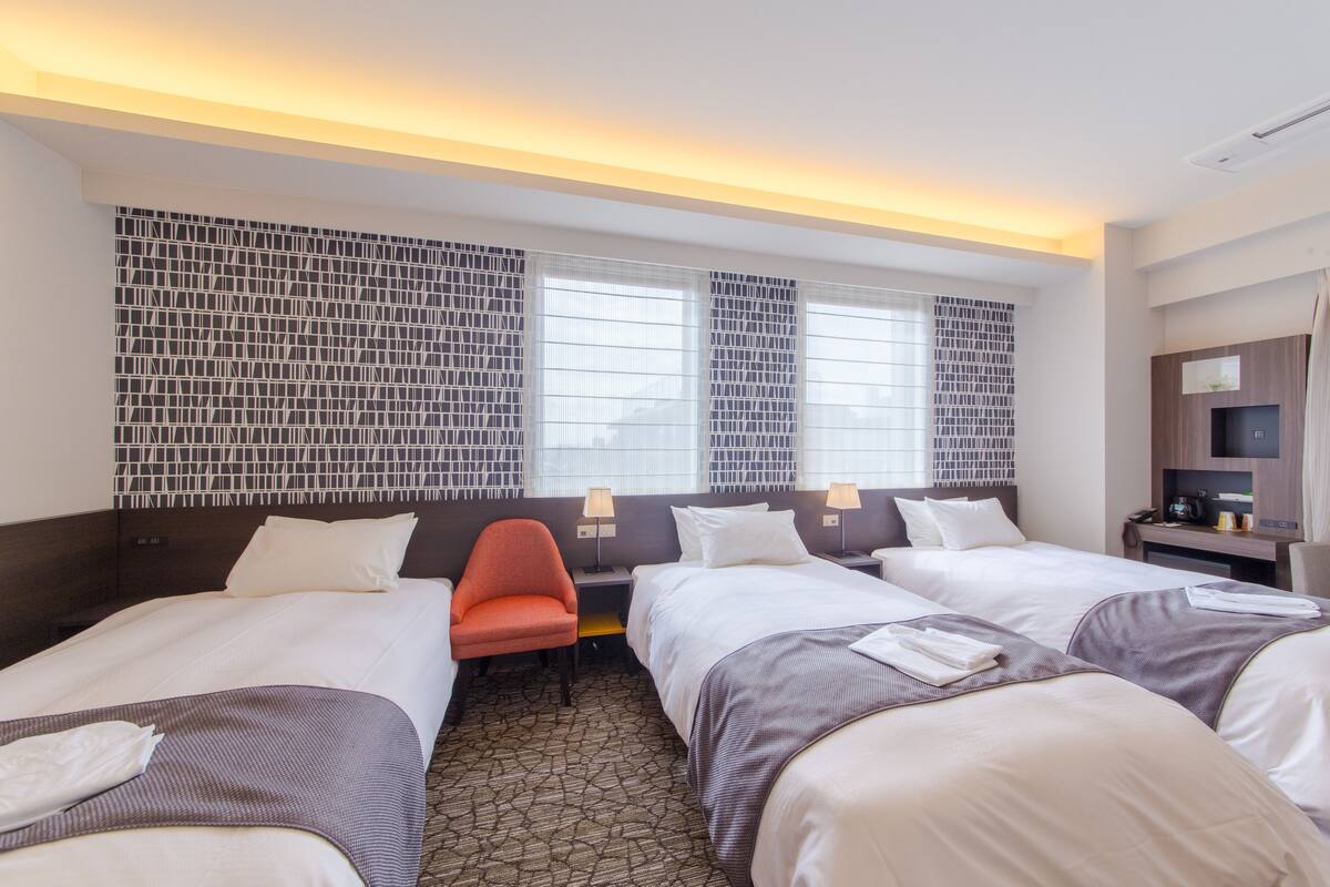 Triple Room, Non Smoking | In-room safe, iron/ironing board (on request), free WiFi, bed sheets