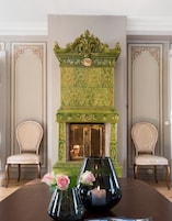 Breakfast and dinner served