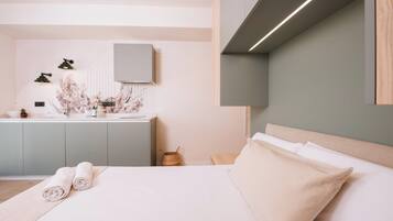 Studio económico sin terraza | In-room safe, desk, laptop workspace, blackout drapes