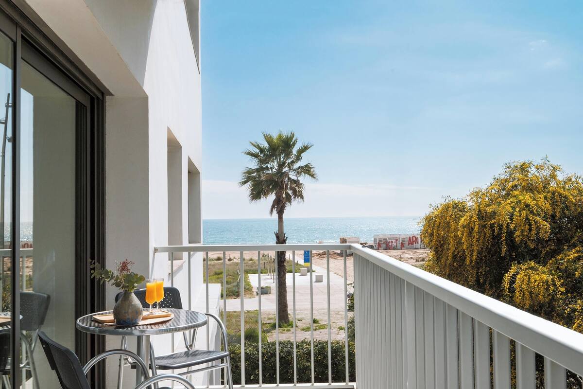 Apartamento estandar con vista al mar | Hiên