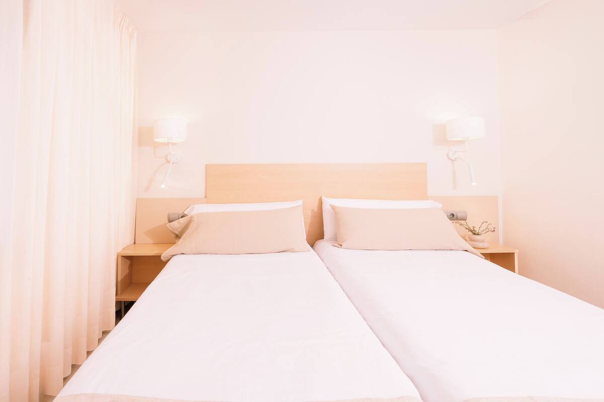 Apartamento Familiar, 2 Dormitorios, sin terraza (6 adultos) | 객실 내 금고, 책상, 노트북 작업 공간, 암막 커튼