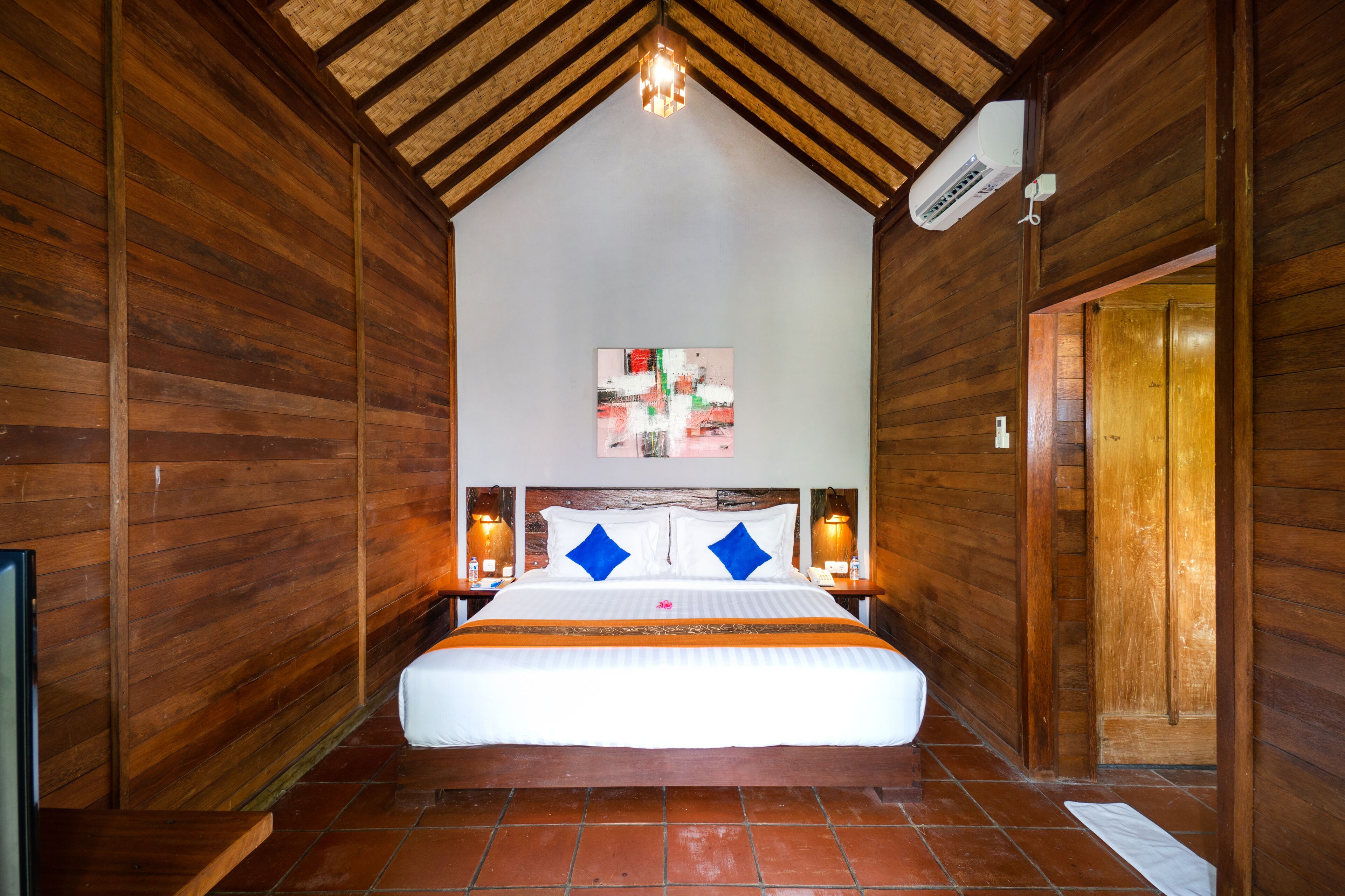 1 bedroom, minibar, desk, iron/ironing board