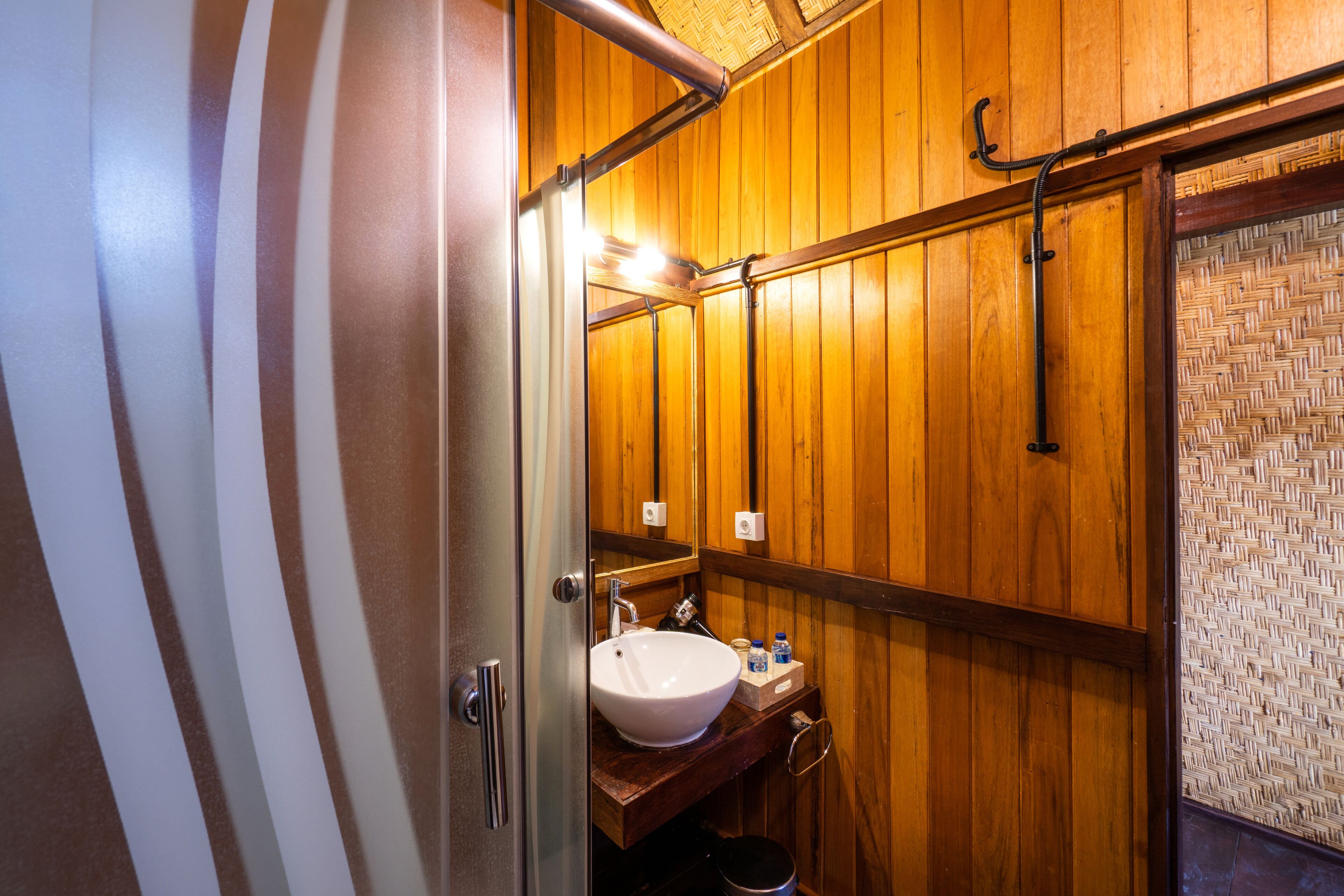 shower, free toiletries, hair dryer, slippers