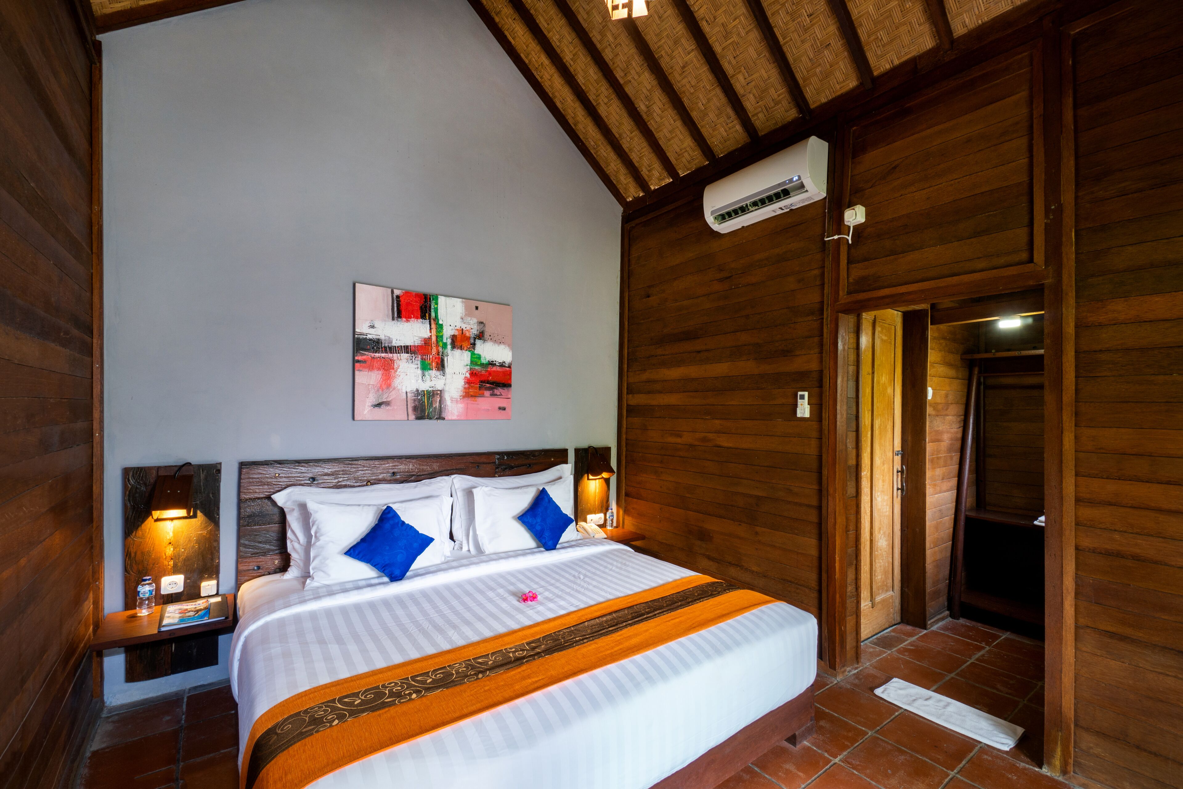 1 bedroom, minibar, desk, iron/ironing board