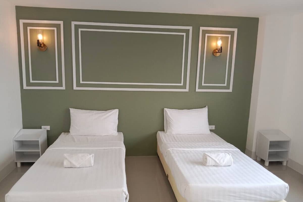 Deluxe Twin Room | Minibar, desk, WiFi (free), individually decorated