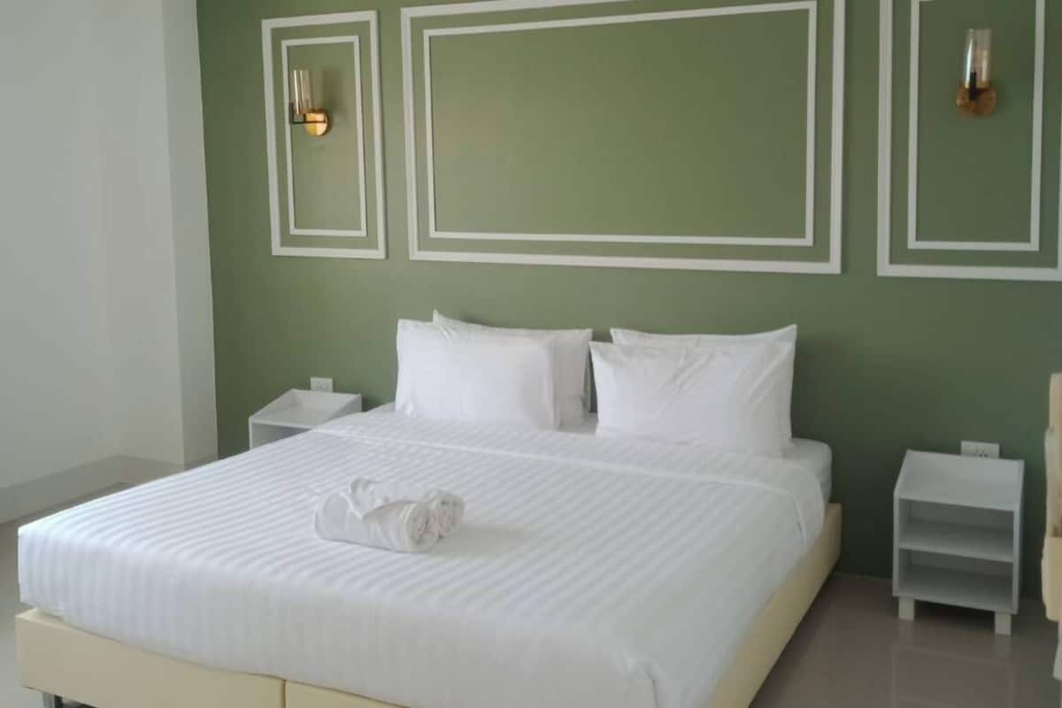 Deluxe Double Room | Een minibar, individueel gedecoreerd, een bureau, gratis wifi