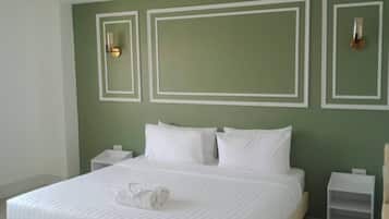 Deluxe Double Room | Minibar, individually decorated, desk, free WiFi