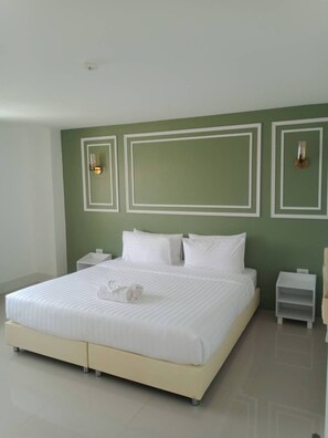 Deluxe Double Room | Minibar, individually decorated, desk, free WiFi