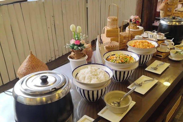 Daily buffet breakfast for a fee