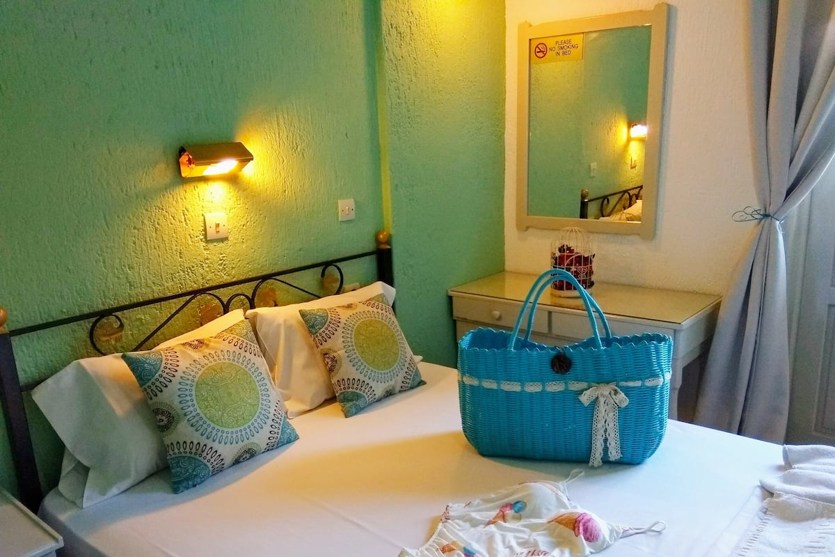 1 bedroom, desk, iron/ironing board, free WiFi