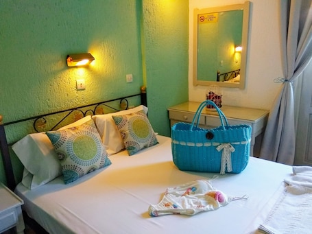 1 habitación, escritorio, tabla de planchar con plancha y wifi gratis