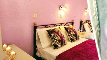 1 chambre, bureau, fer et planche à repasser, Wi-Fi gratuit