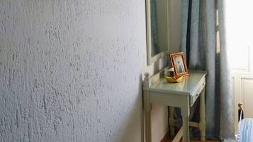 Estudio estándar (Quadruple) | 1 habitación, escritorio, tabla de planchar con plancha y wifi gratis