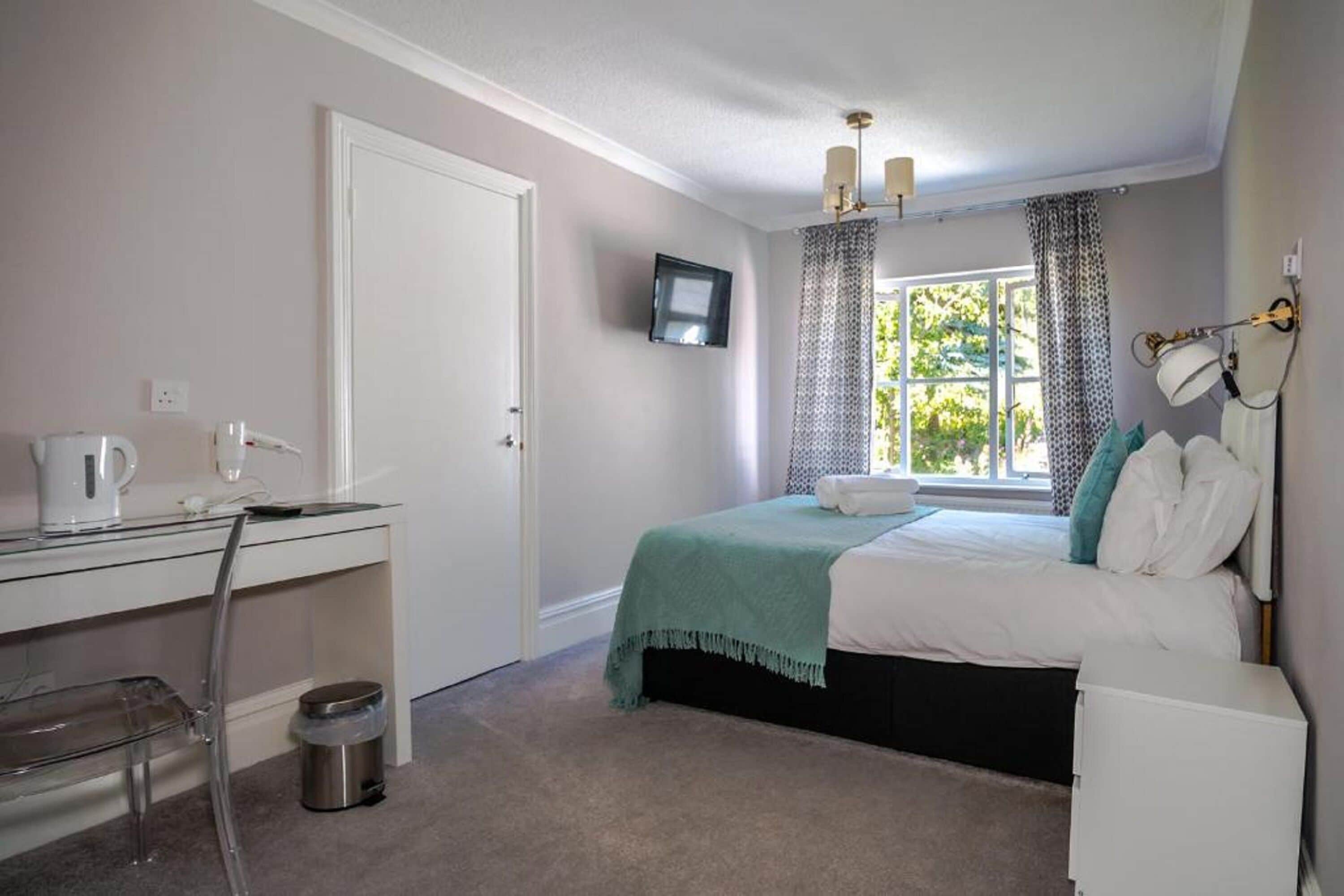standard double room | desk, soundproofing, iron/ironing board, free wifi