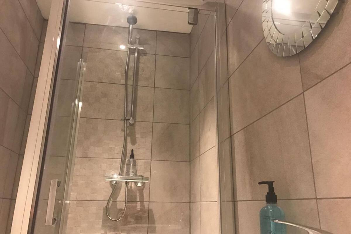 desk, soundproofing, iron/ironing board, free wifi