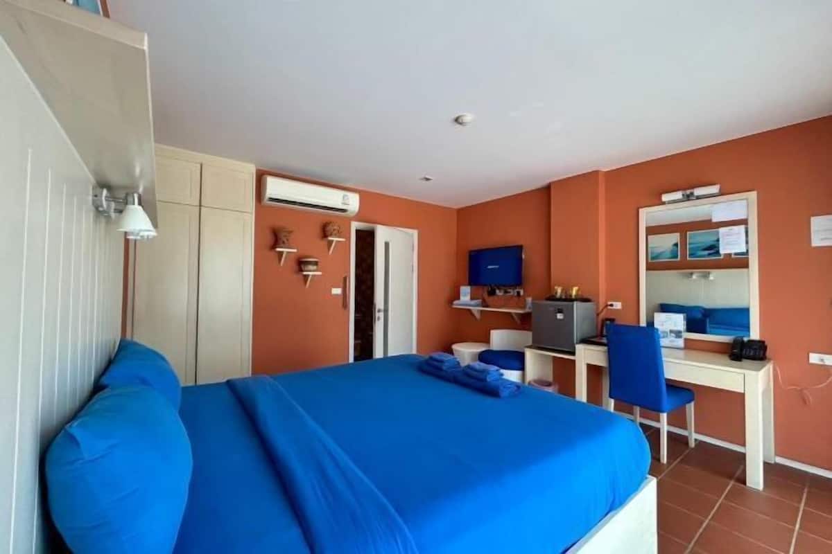 In-room safe, desk, blackout curtains, soundproofing