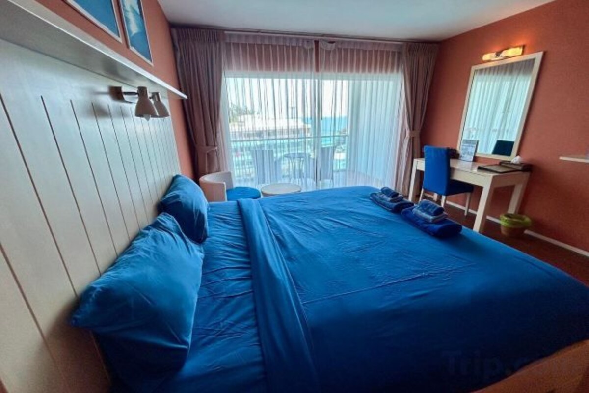 In-room safe, desk, blackout drapes, soundproofing