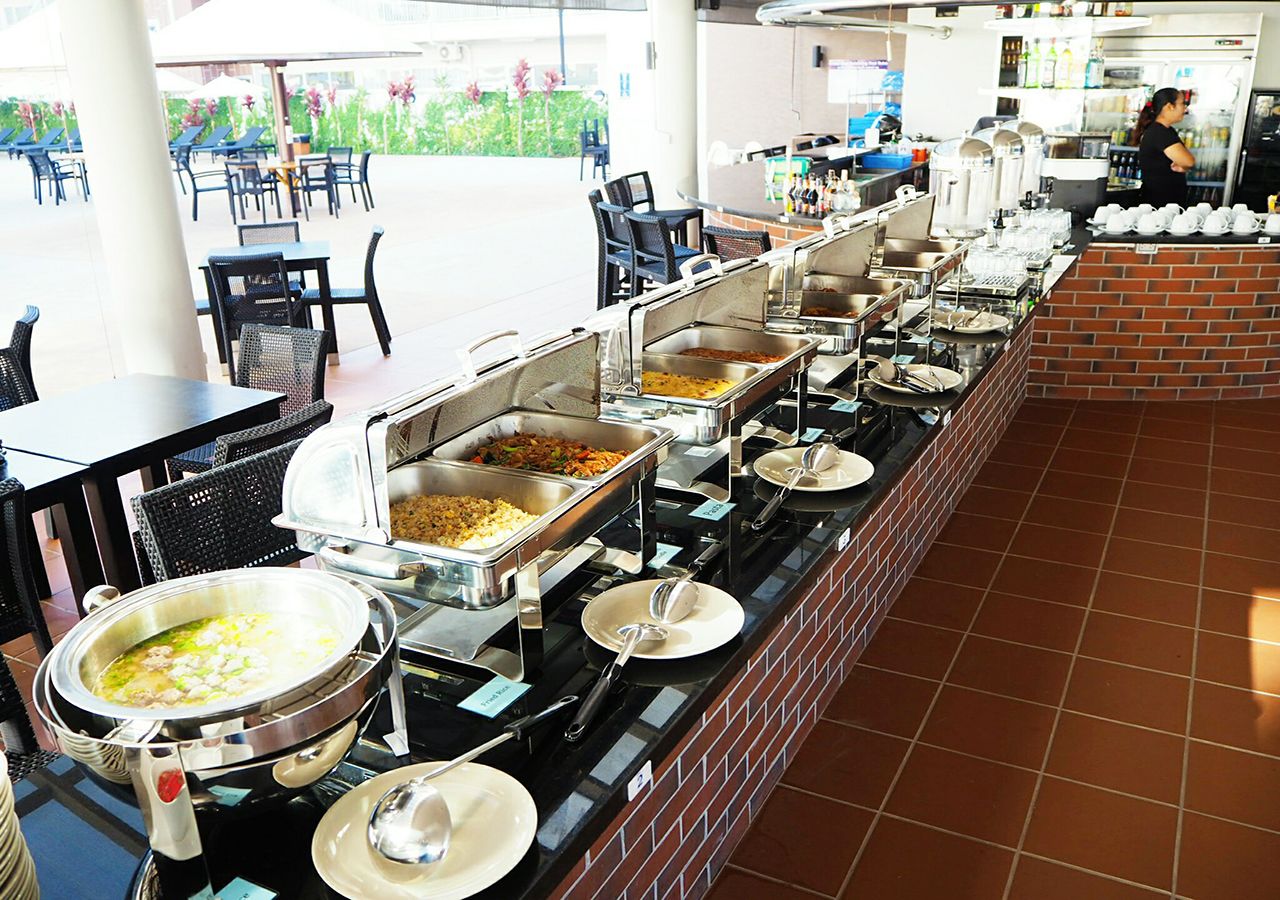 daily buffet breakfast (thb 300 per person)