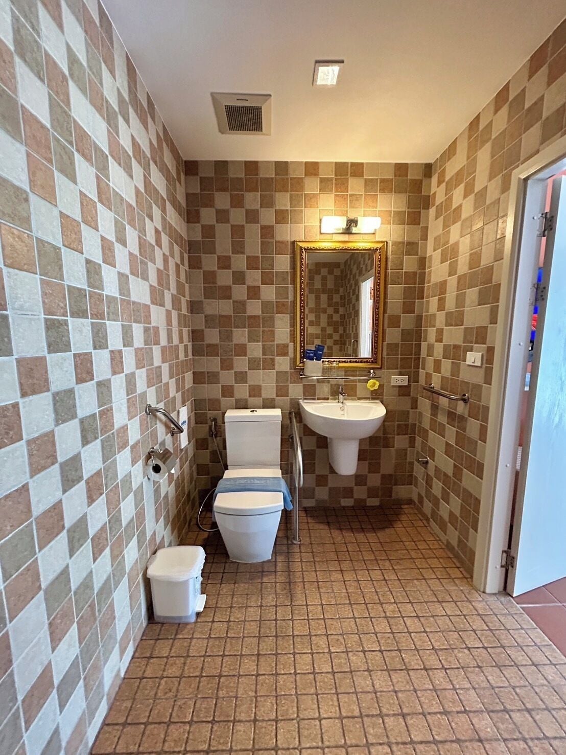 disabled pool access | bathroom | shower, rainfall showerhead, free toiletries, hair dryer