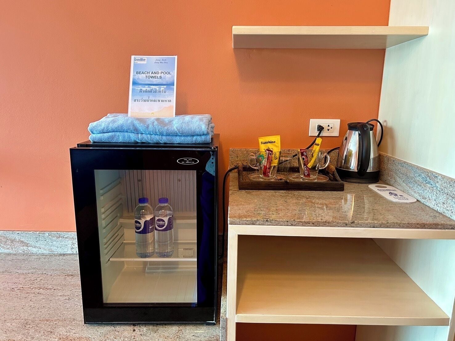 deluxe twin room | 1 bedroom, in-room safe, desk, blackout curtains