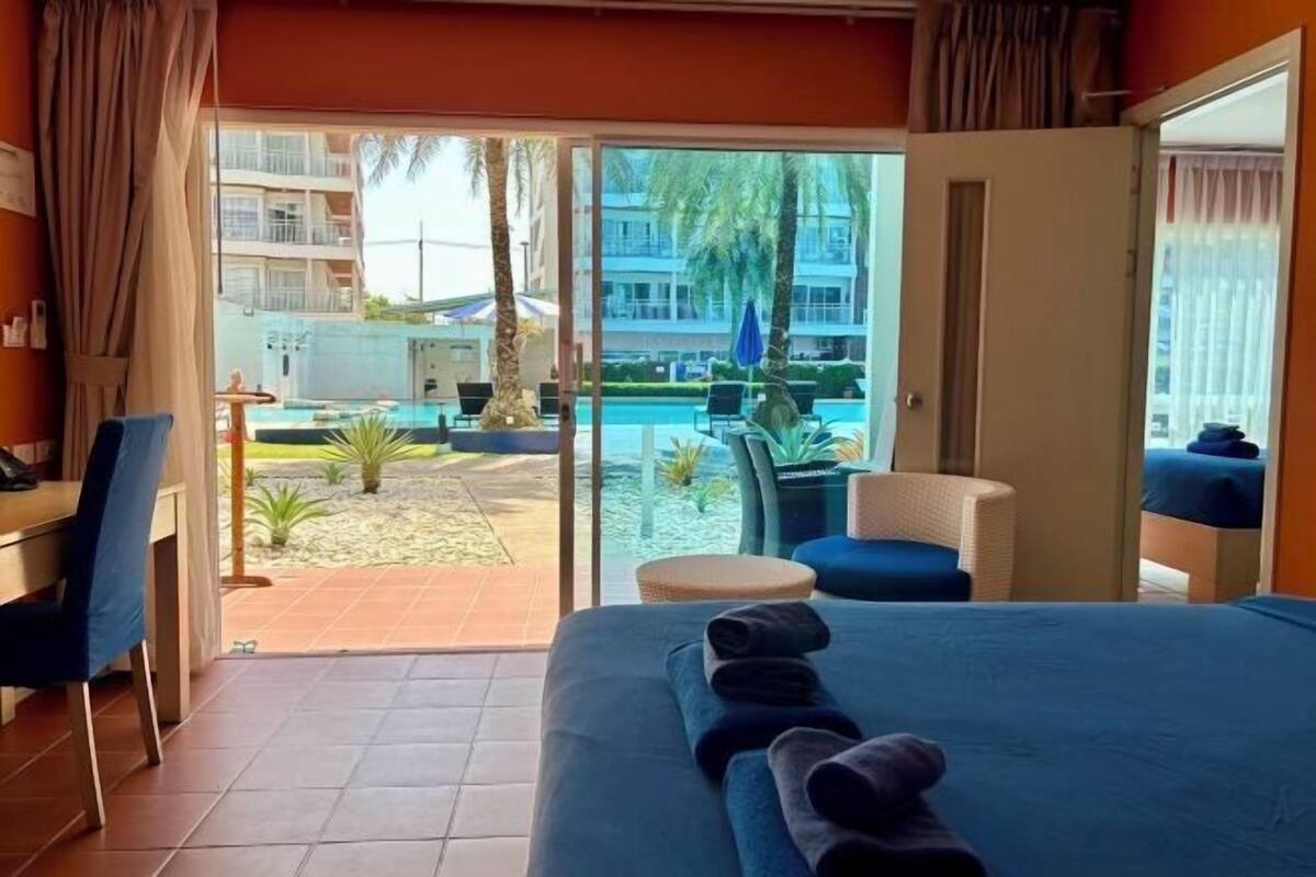 1 bedroom, in-room safe, desk, blackout curtains