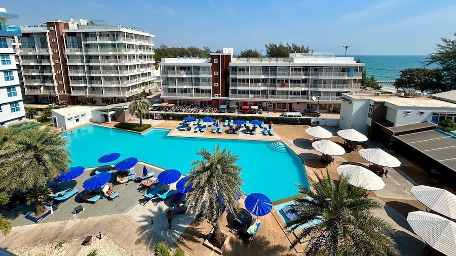 แกรนด์ บลู รีสอร์ต