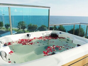 Penthouse | Jetted bathtub - GrandBlue Resort (Klaeng)