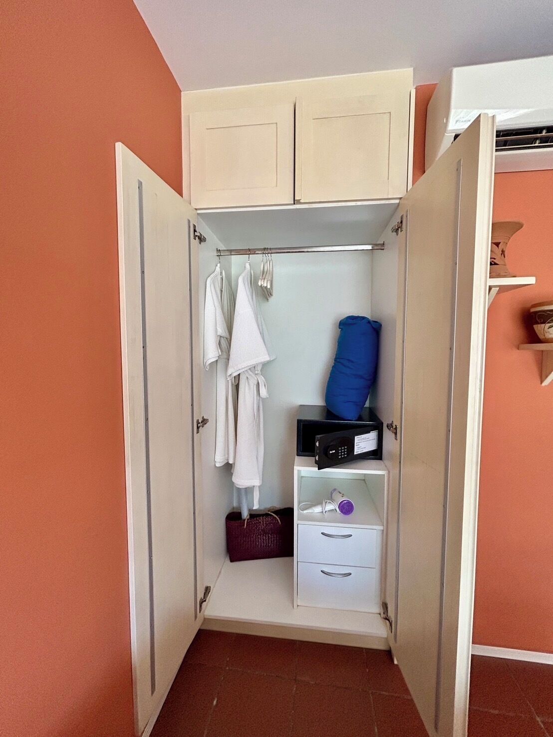 disabled pool access | 1 bedroom, in-room safe, desk, blackout curtains