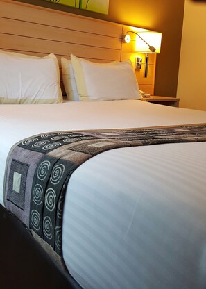 Minibar, in-room safe, desk, soundproofing - Crystal Hotel (Amman)