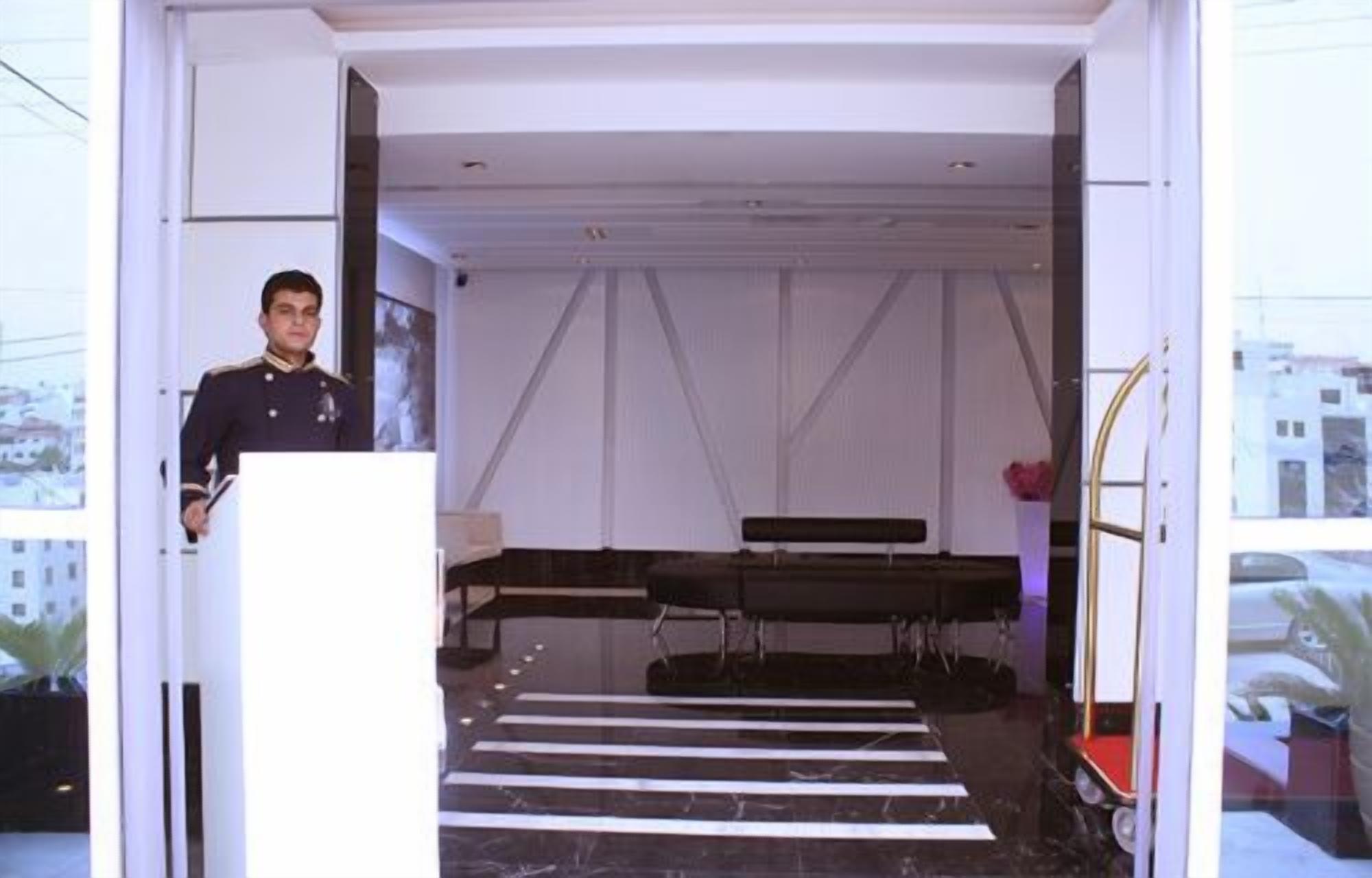 Photo - Crystal Hotel