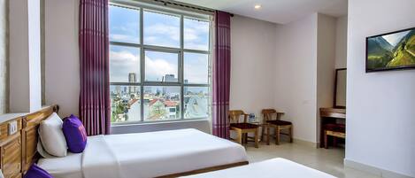 Premier Twin Room | Minibar, in-room safe, desk, free WiFi