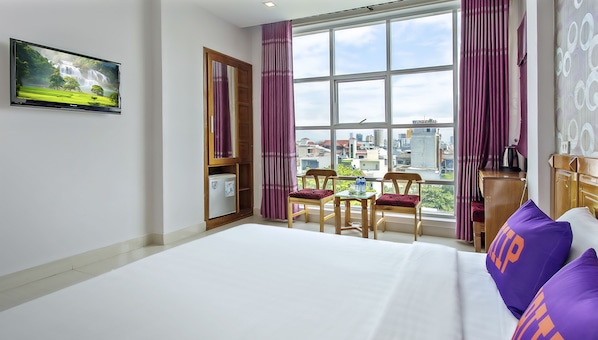 Premier Queen Room | Minibar, in-room safe, desk, free WiFi