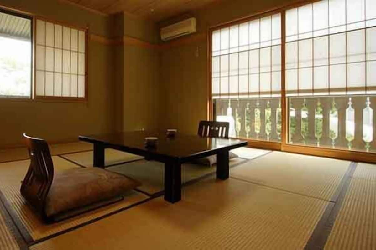 Japanese Style Standard Room | In-room safe, individually decorated, individually furnished, free WiFi
