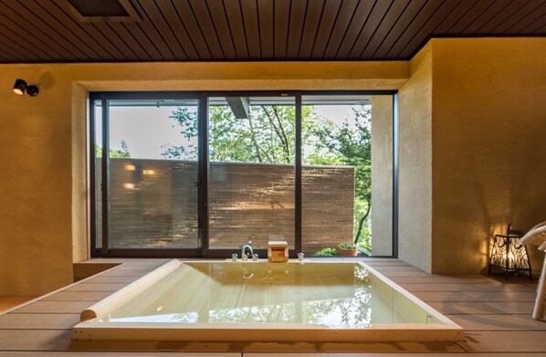 Deep-soaking bathtub - Hotel Hakuba Hifumi (Hakuba)