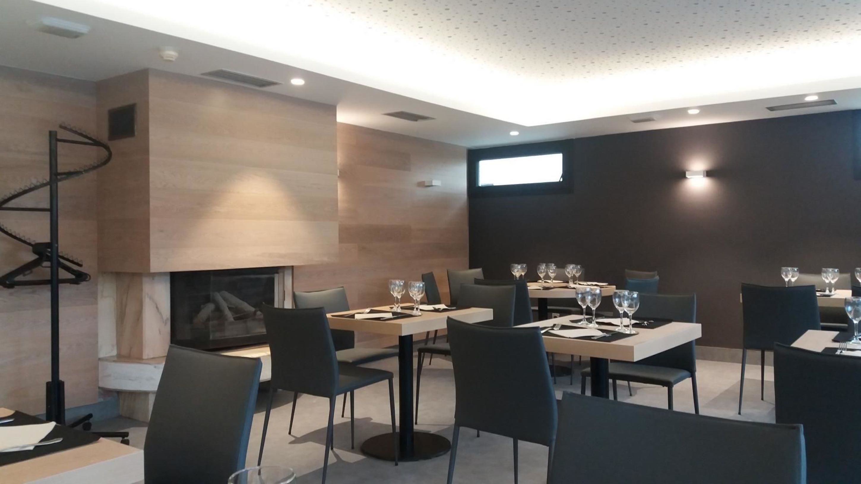 lunch and dinner served, local cuisine