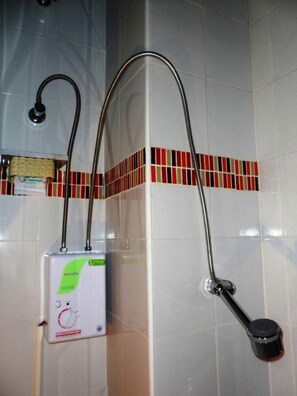 Ducha, artículos de tocador gratuitos, toallas