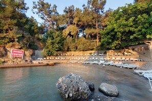 Private beach, sun loungers, beach umbrellas, beach towels - Alara Hotel - All Inclusive (Alanya)