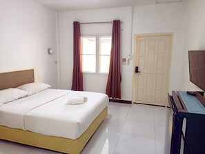 Double Room | Desk, free WiFi, bed sheets - Goldenville (Chiang Rai)
