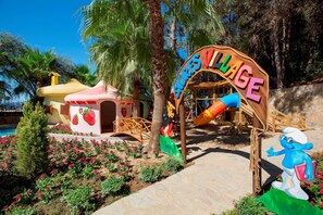 Children’s play area – outdoor