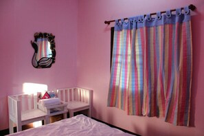 Standard Fan Room, 1 King Bed | Huoneen varustelu