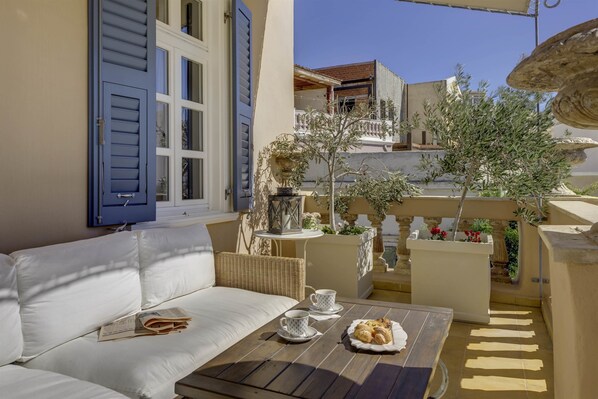 Luxury Suite | Terrace/patio
