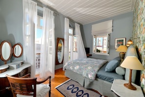 Luxury Suite | Premium bedding, down duvets, pillow-top beds, in-room safe