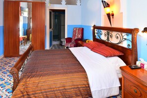 In-room safe, blackout drapes, iron/ironing board - Riad Ksar El Jadida (El Jadida)