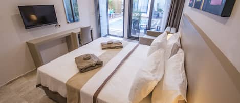 Superior Room | In-room safe, desk, laptop workspace, iron/ironing board